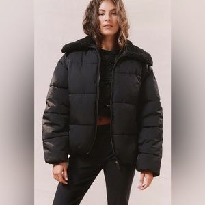 UO Duckie Faux Shearling Collar Puffer Jacket in Black